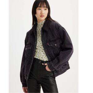 Levi’s Sherpa denim jacket, LIKE NEW!